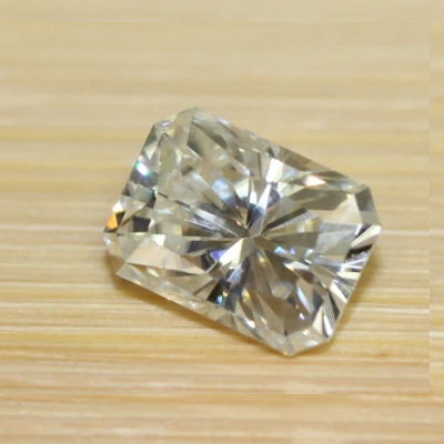 6*8 מ'מ Moissanite חיתוך אמרלד מחוספס מבריק סינטטי