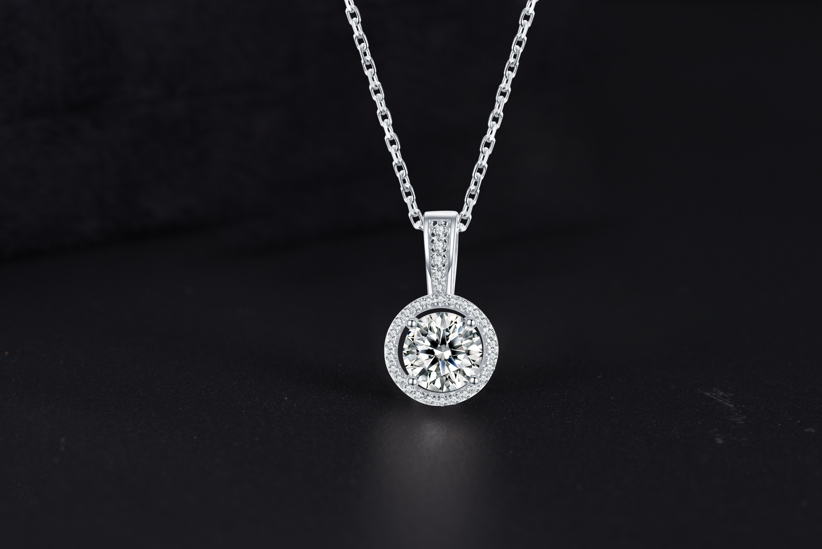 עוגת Moissanite העגולה האחרונה היא תליון בציפוי כסף סטרלינג 925 פלטינה 14K